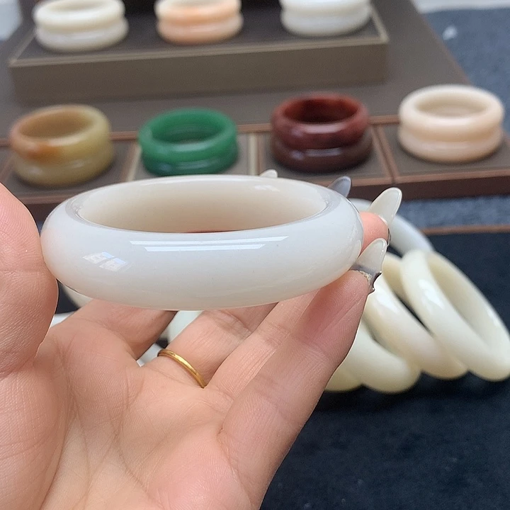石英质玉未镶嵌手镯