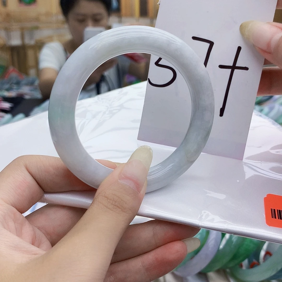 翡翠手镯未镶嵌09999……