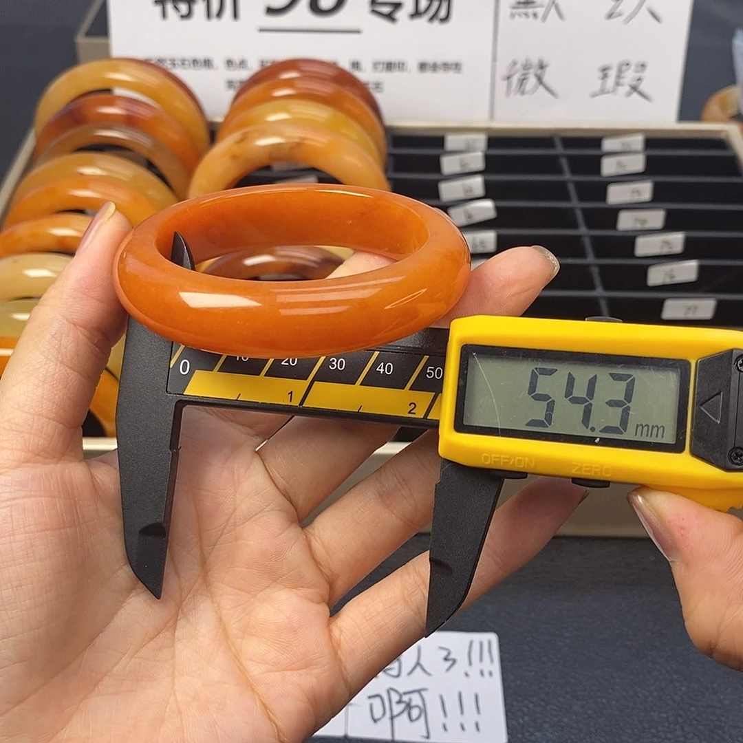 未镶嵌石英质玉（黄龙玉）手镯60号茄子山金沙老油红如血黄龙