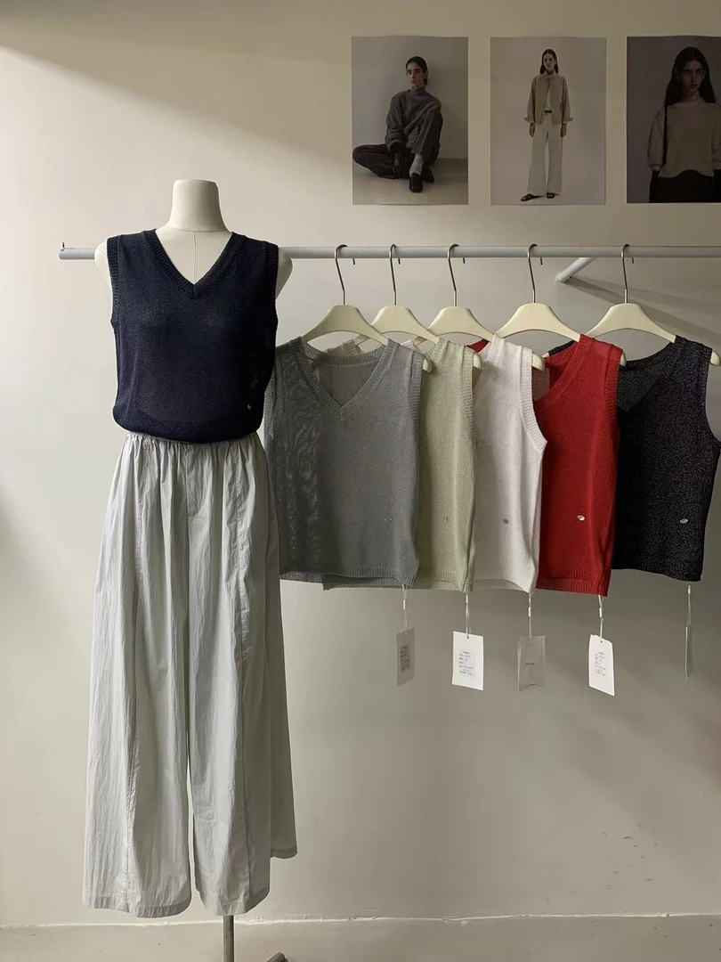 abow@3070 韩系简约百搭宽松显瘦V领无袖背心 6-28