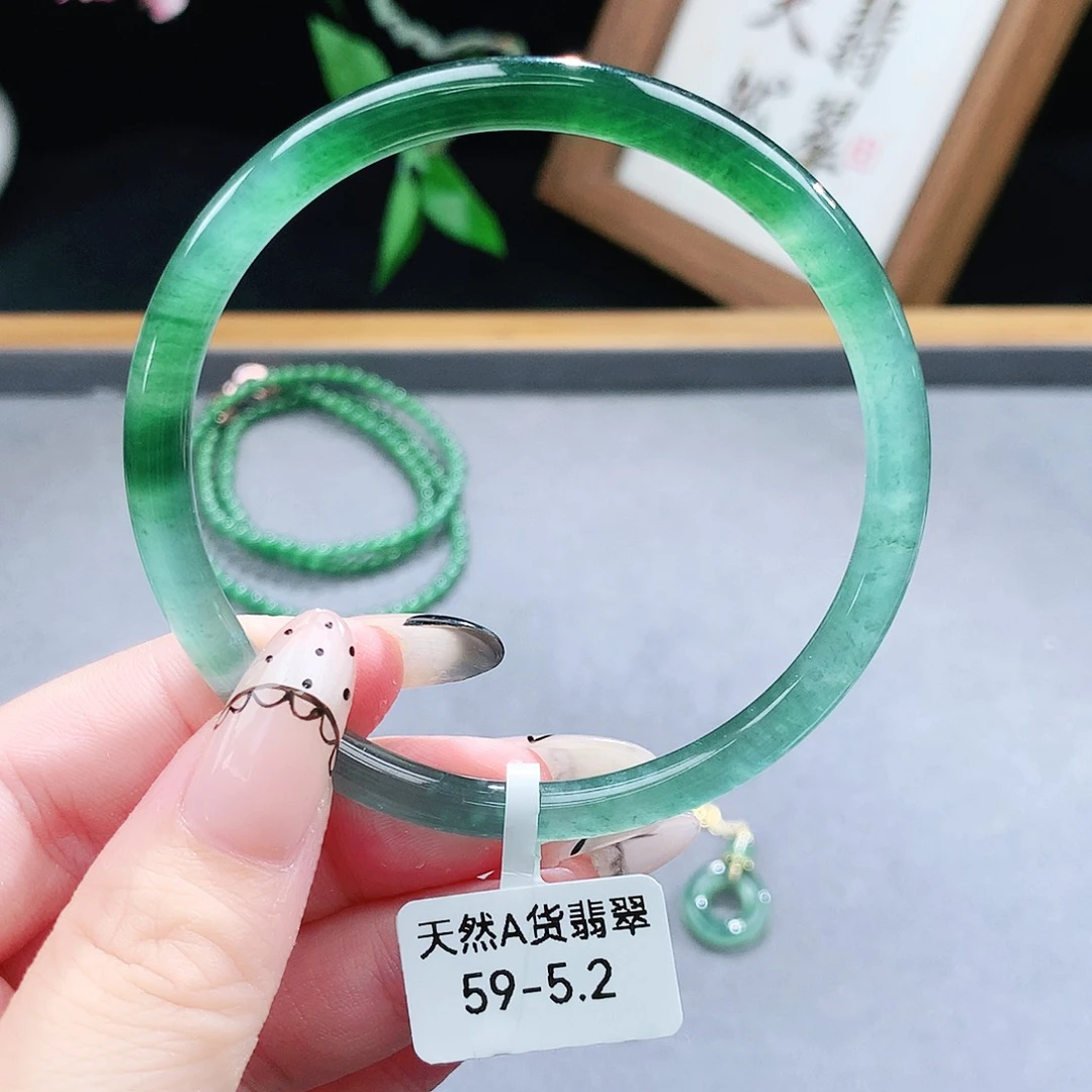 翡翠手镯（圆镯）未镶嵌