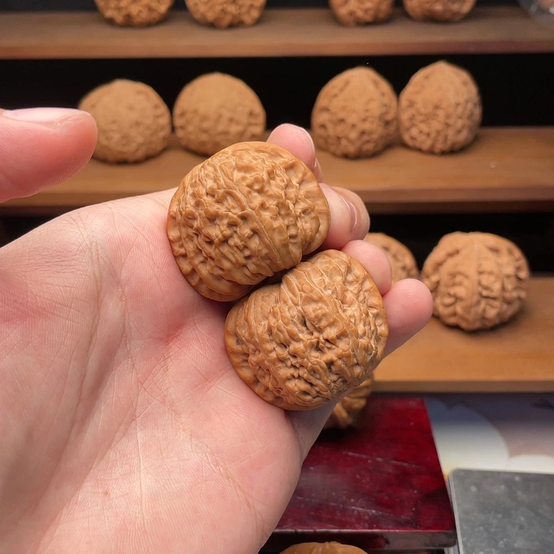 文玩核桃把件爱**.39毕业球白