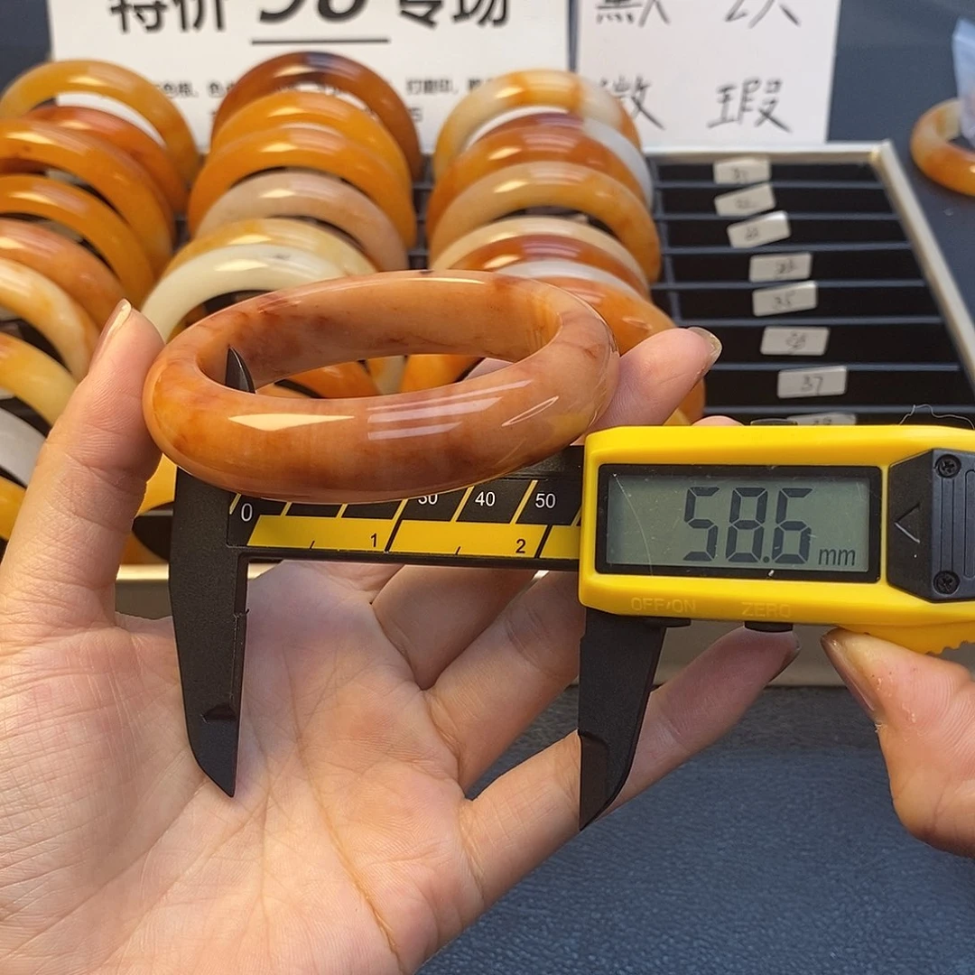 未镶嵌石英质玉（黄龙玉）手镯30号茄子山金沙老油红如血黄龙