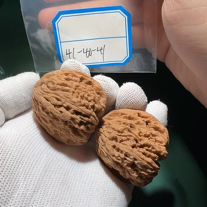 豆***丁文玩核桃吊坠南疆71