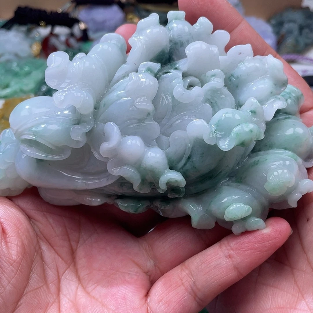 翡翠未镶嵌颈饰雪*