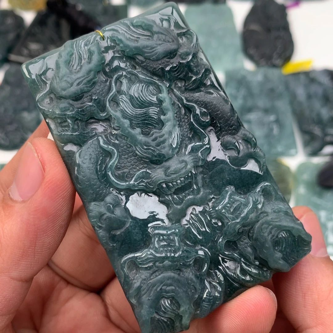 颈饰未镶嵌翡翠龙牌