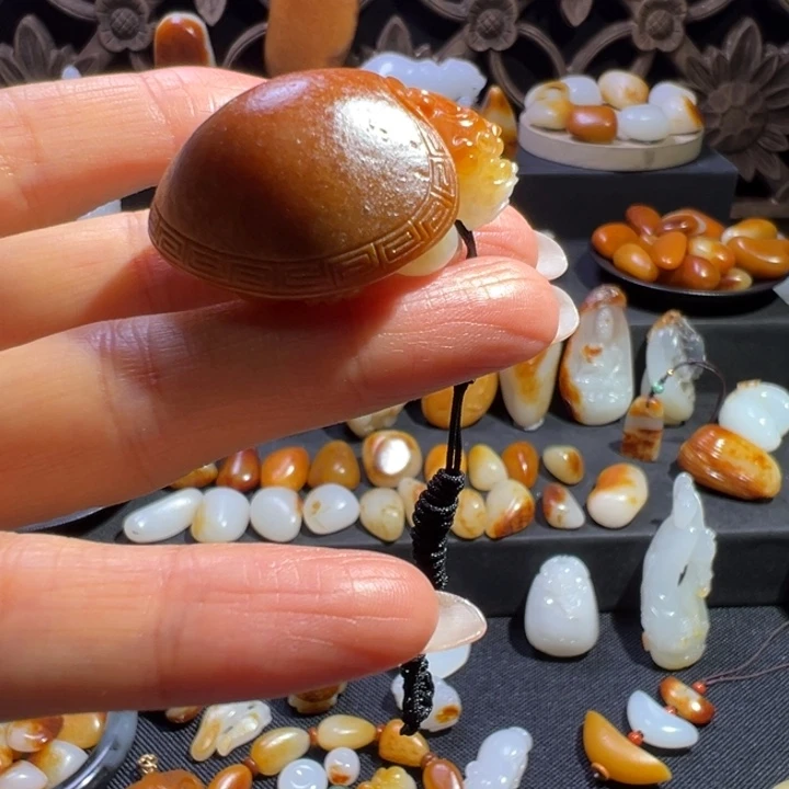 小***鸭和田玉未镶嵌颈饰