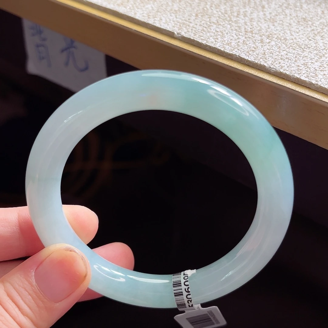 翡翠手镯未镶嵌手镯