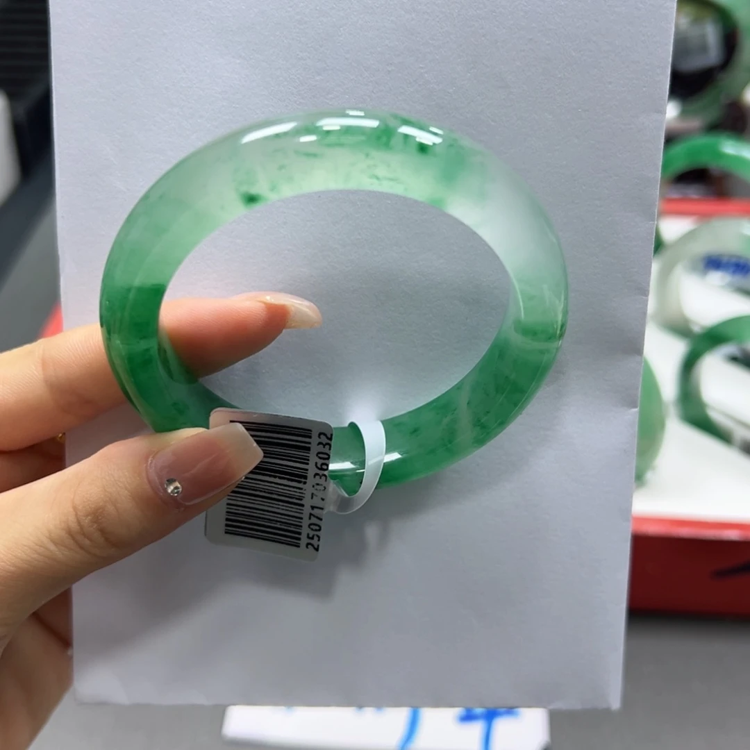 石英质玉（非洲翠）手镯未镶嵌