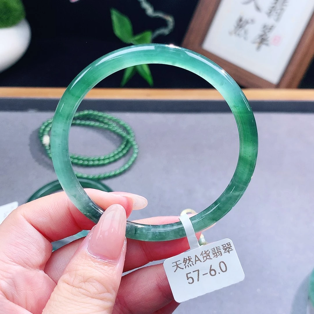 翡翠手镯（圆镯）未镶嵌