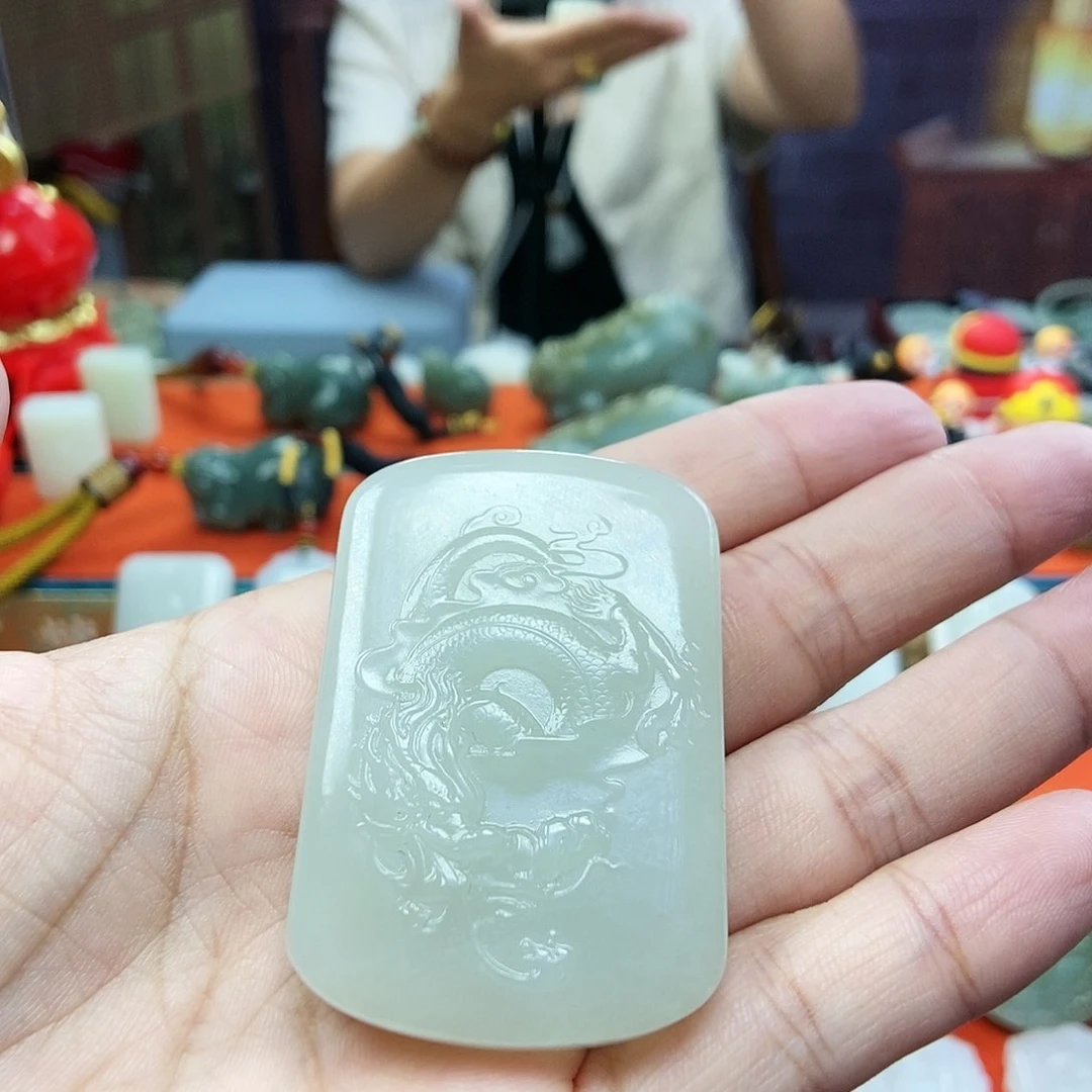 和田玉未镶嵌颈饰迟****婆