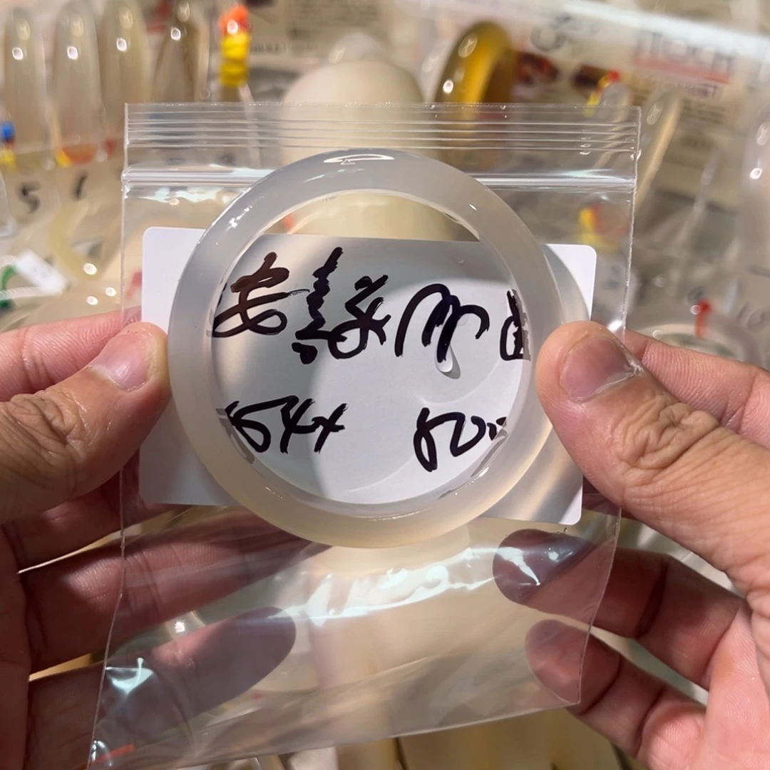 玛瑙/玉髓手镯未镶嵌平****?