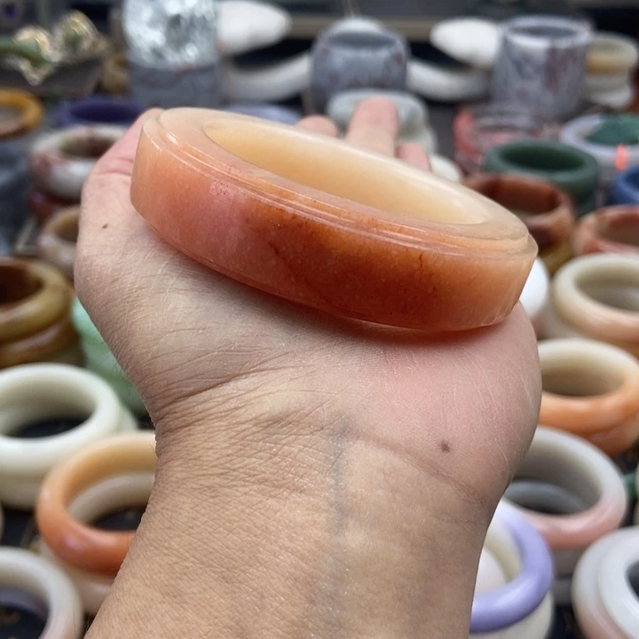 石英岩玉未镶嵌手镯本宫糖