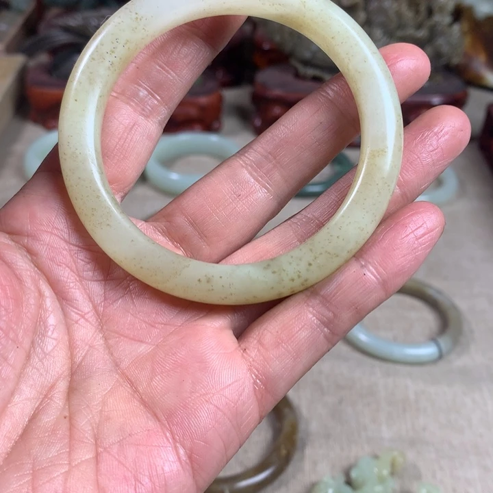 和田玉（糖玉）未镶嵌手镯