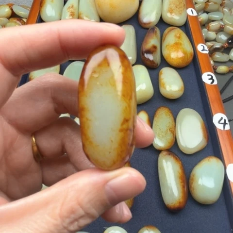 和田玉颈饰未镶嵌断***雁