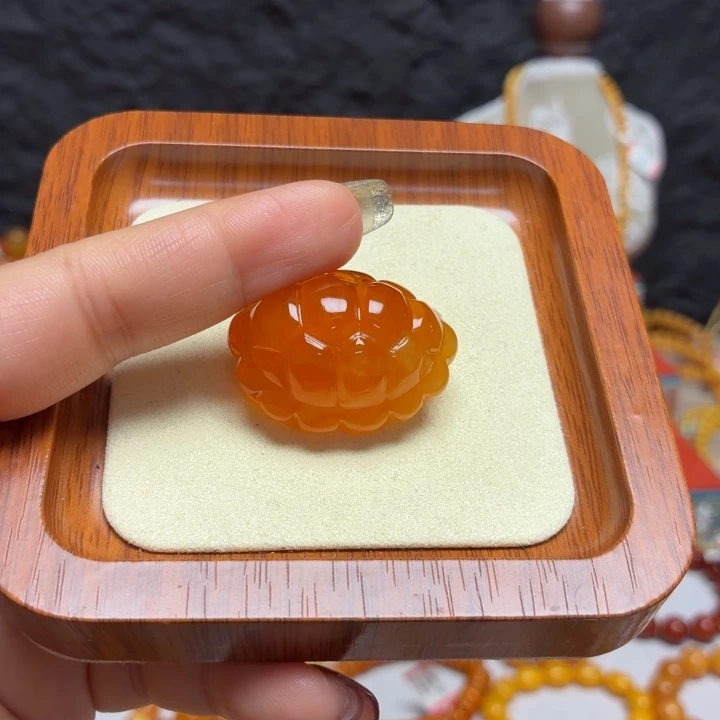 兔****琥珀未镶嵌吊坠(不含链)吊坠