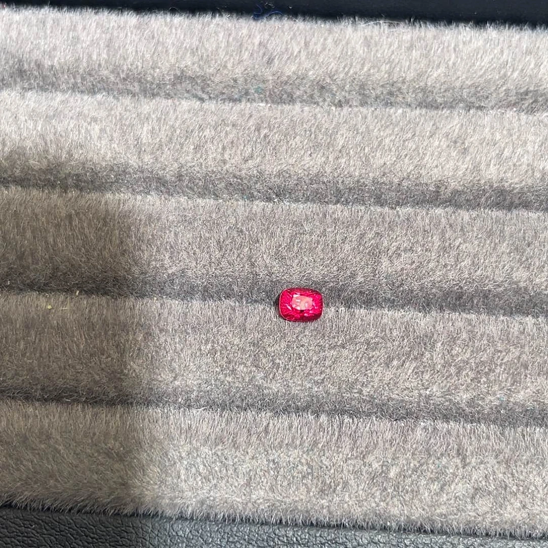 尖晶石裸石0.4ct绝地武士