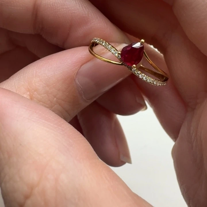 戒指红宝石18K金镶嵌