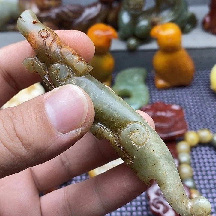 未镶嵌蛇纹石玉颈饰