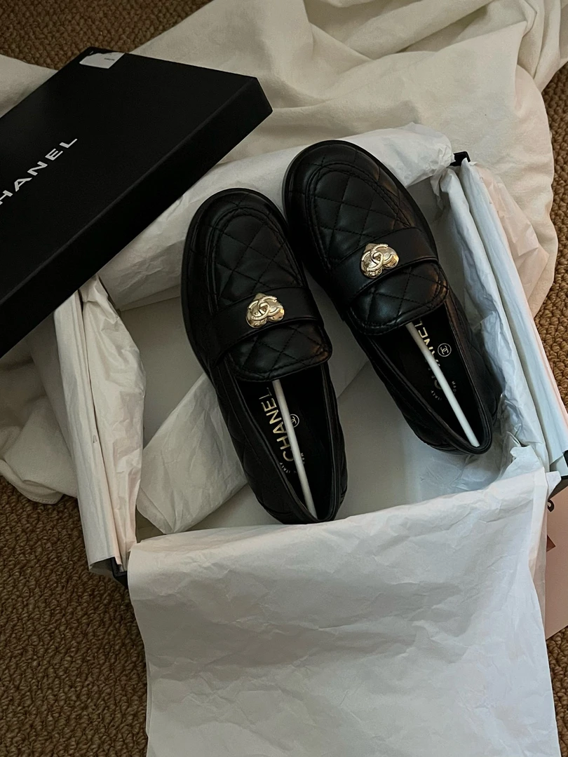 全新未使用 Chanel/香奈儿 chanel 黑金菱格爱心乐福鞋36码