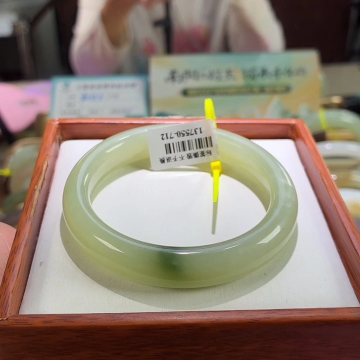 和田玉未镶嵌手镯44. 纹。 56/57