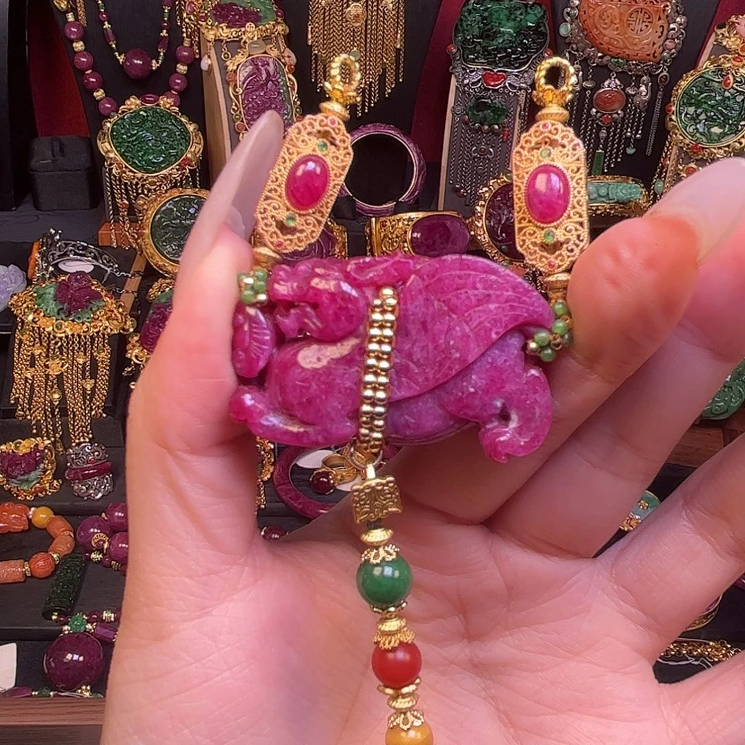 红宝石颈饰未镶嵌