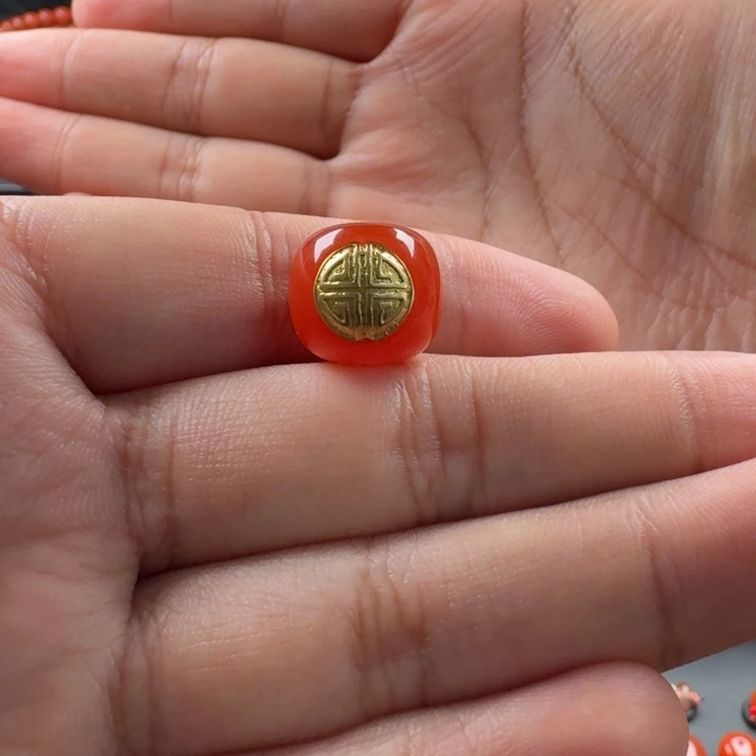 南红玛瑙18K金镶嵌老型13.8*12.6mm