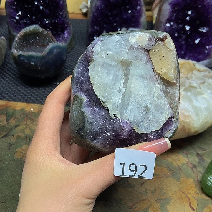 紫晶大型摆件（非配饰）未镶嵌