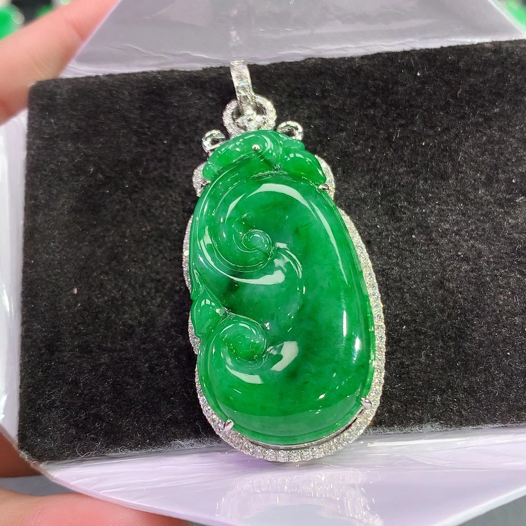 翡翠18K金镶嵌吊坠(赠链)