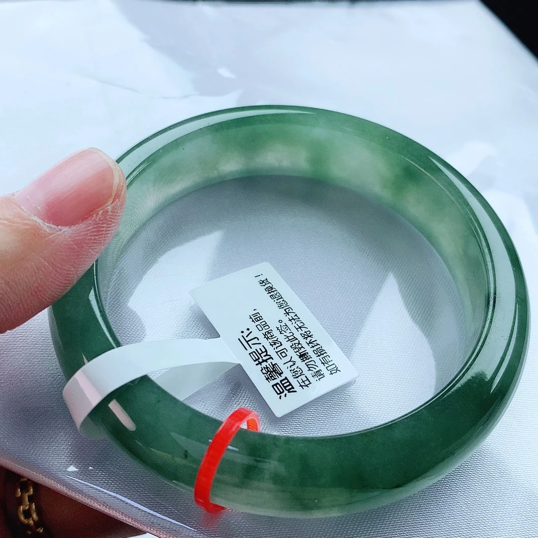 翡翠手镯未镶嵌55圈