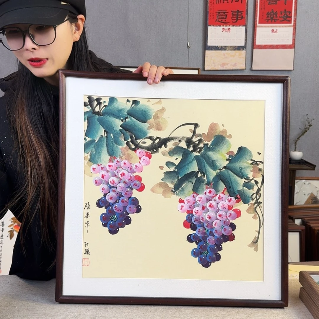 国画手绘带框尺寸： 53*53