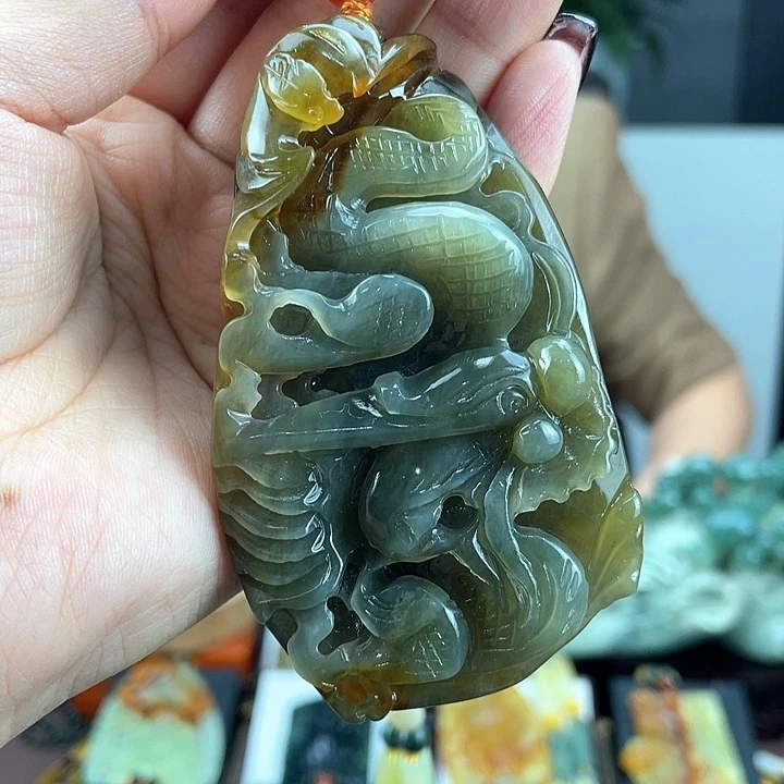 蛇纹石玉颈饰未镶嵌