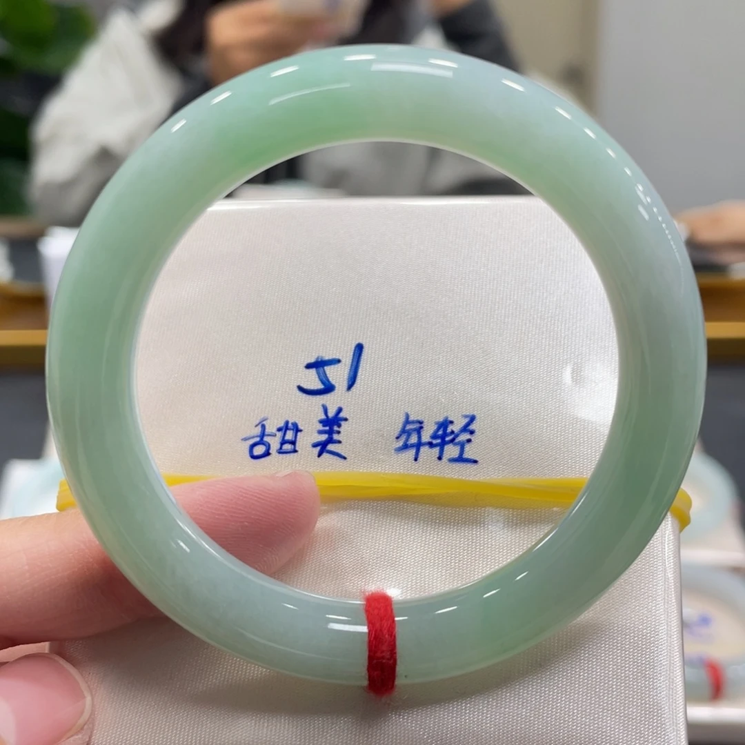 翡翠未镶嵌手镯翡翠