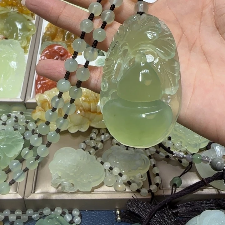 蛇纹石玉吊坠未镶嵌