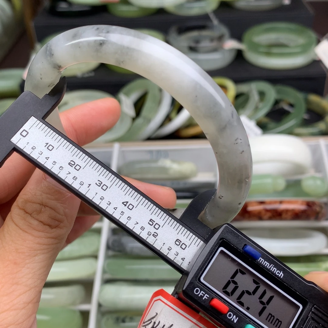 蛇纹石玉未镶嵌手镯688