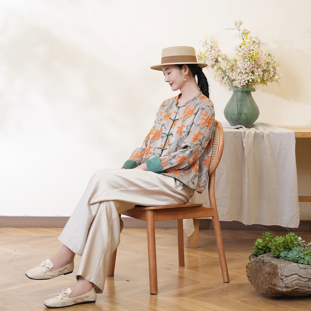 布符2025年春新款橘黄立体花弧摆开衩外套香云纱国风一字扣MCWT13