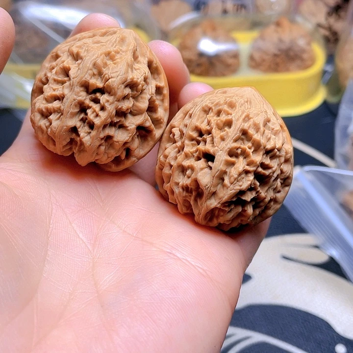 文玩核桃吊坠野牛一对