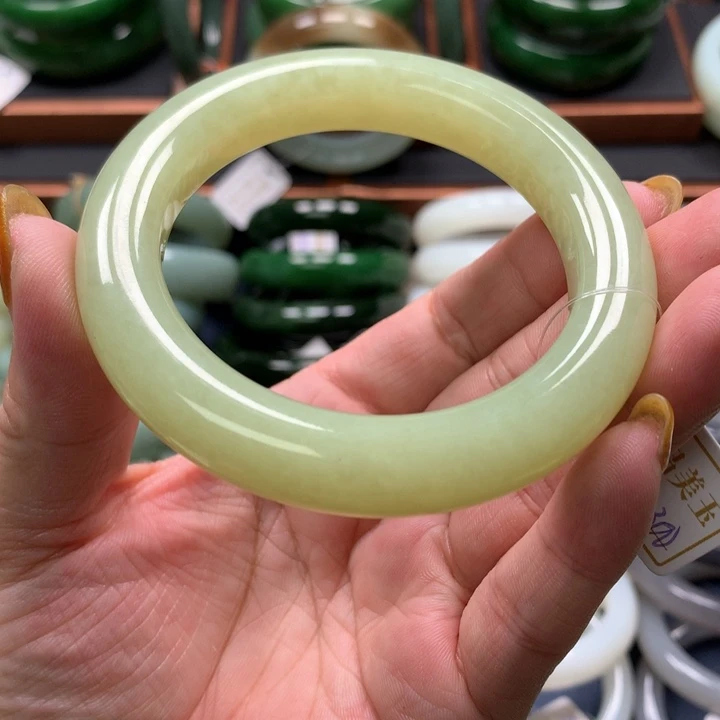【闪购商品】未镶嵌手镯和田玉