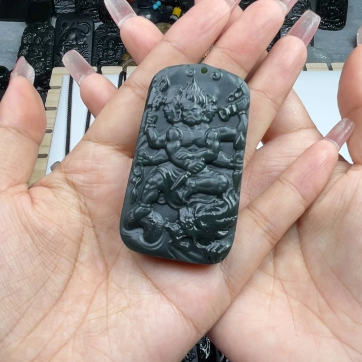 颈饰未镶嵌和田玉李*