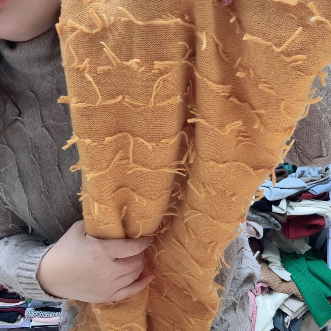 流苏南瓜色山羊的