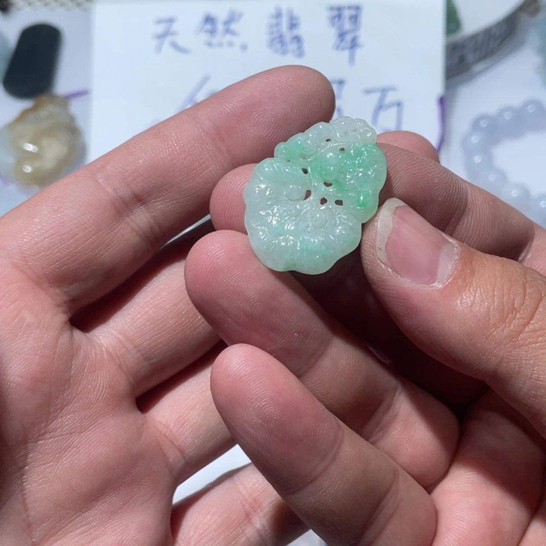 翡翠颈饰未镶嵌天然