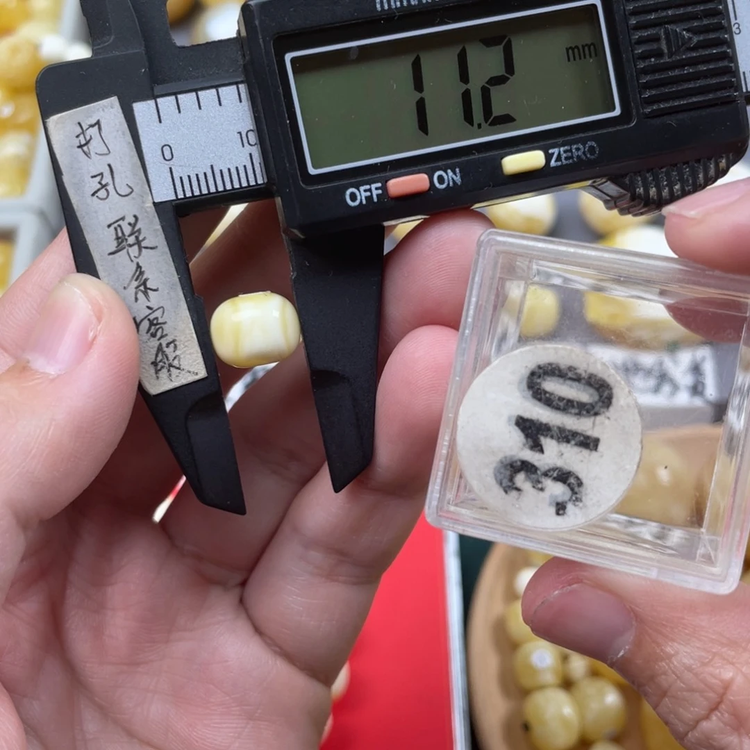 蜜蜡珠宝奇石未镶嵌