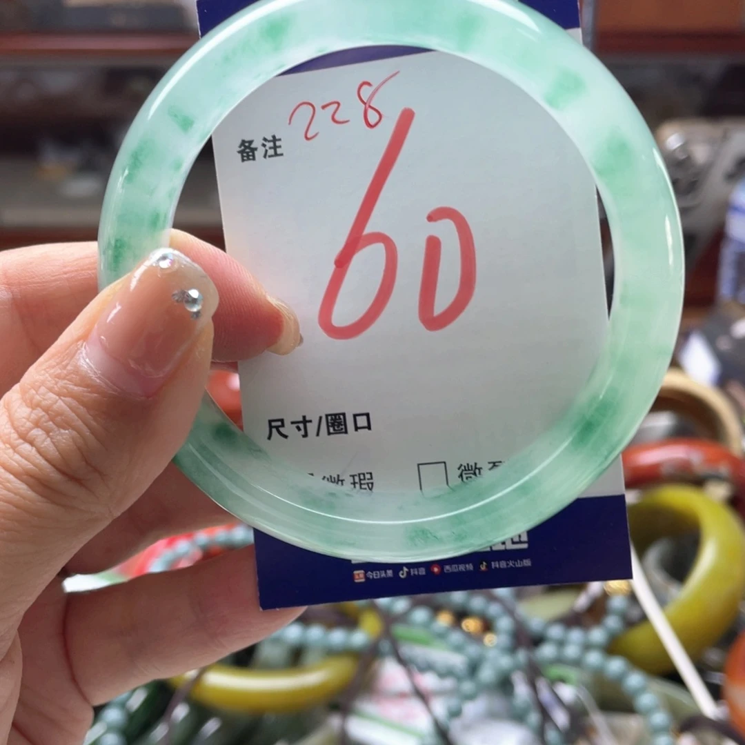 未镶嵌手镯石英岩玉