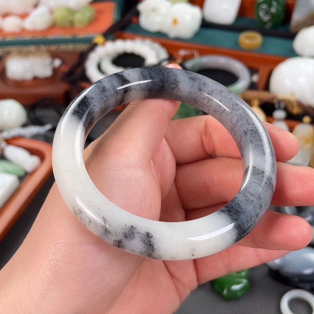 和田玉未镶嵌手镯