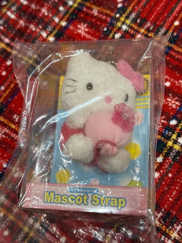 美美专拍抱福袋kitty挂件