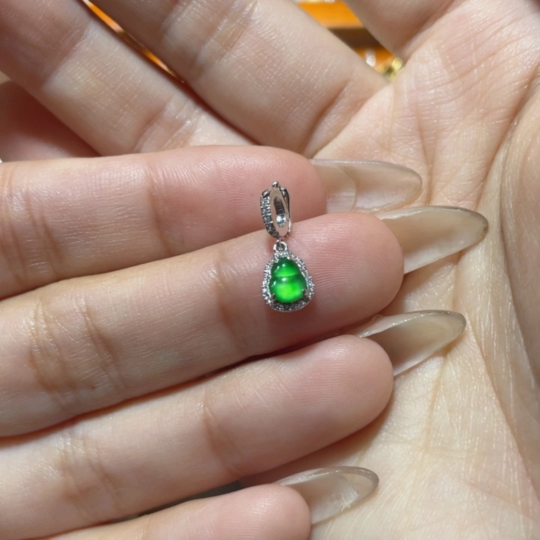 【闪购商品】颈饰18K金镶嵌翡翠