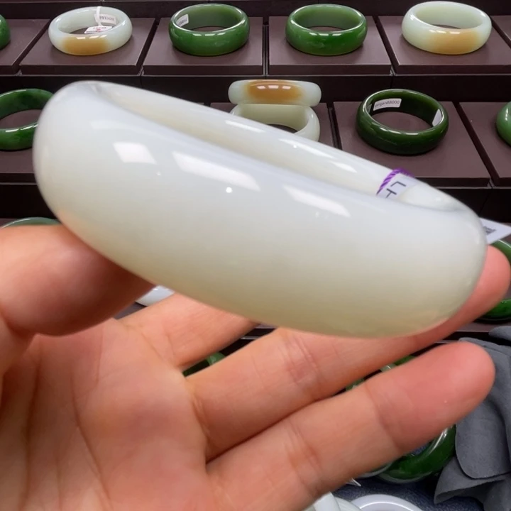 和田玉未镶嵌手镯