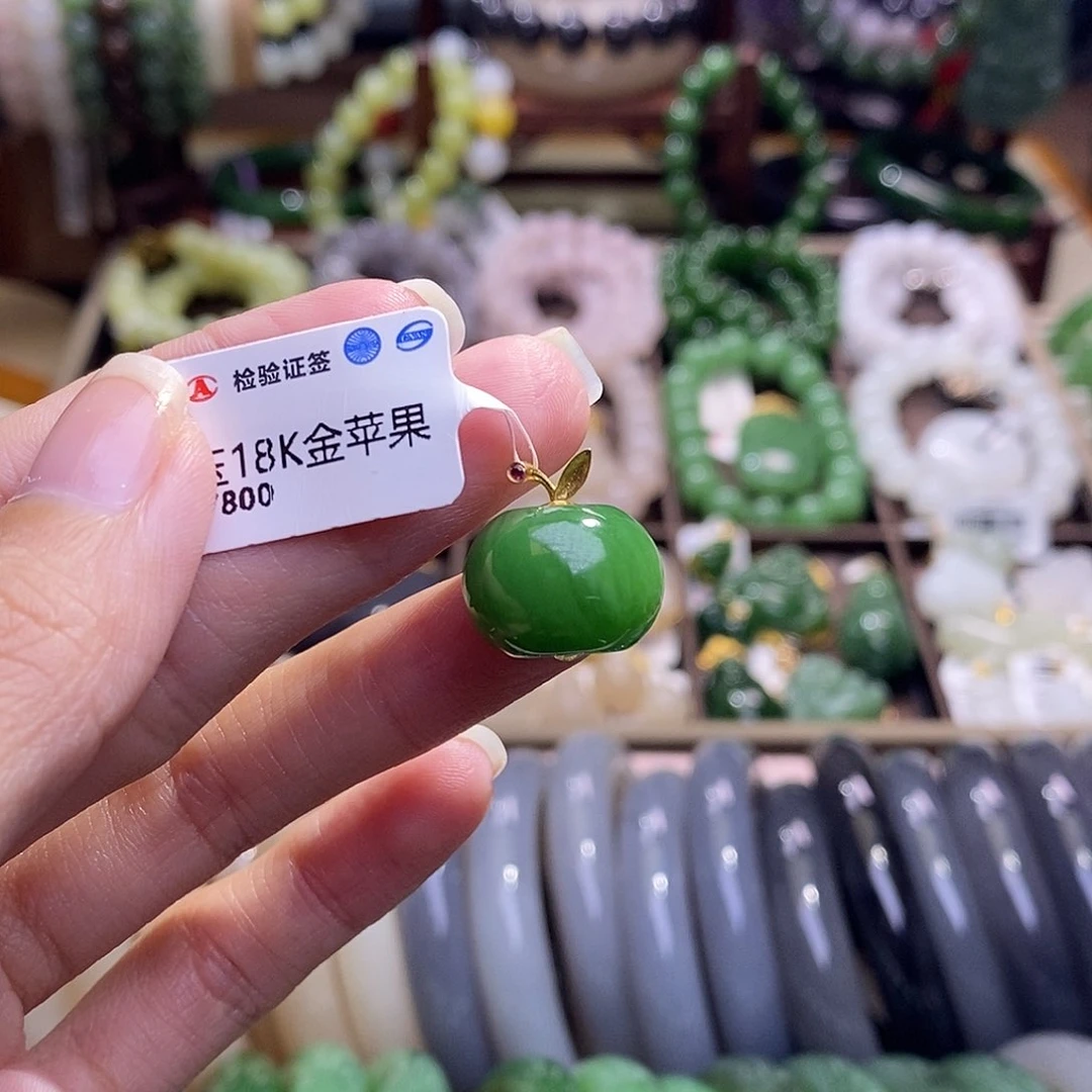 颈饰未镶嵌和田玉碧玉金镶苹果吊坠