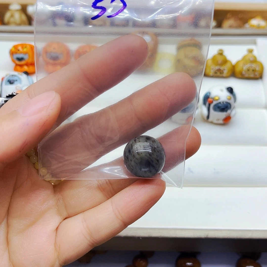 树脂制品手工打磨配饰