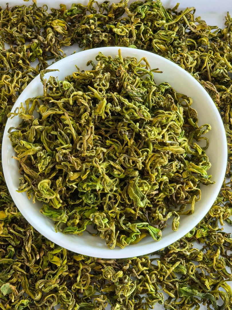 手工黄金芽正宗高山手采黄金叶浙江豆香绿茶耐泡罐装送人自己喝